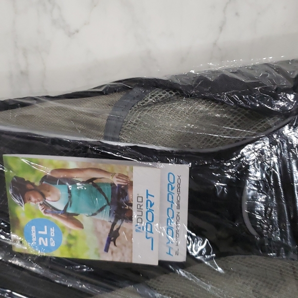 ADURO SPORT HYDRO-PRO 2L (67 oz) Hydration Backpack!! - Picture 8 of 9